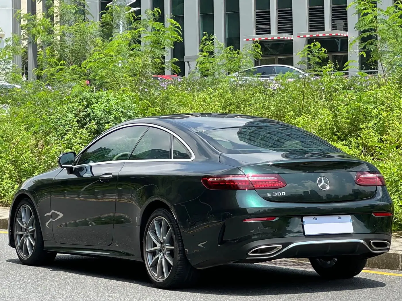 Mercedes-Benz E-Class 2022 — Photo 15/15