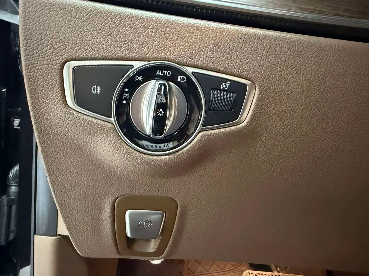 Mercedes-Benz E-Class 2020 — Фото 16/18