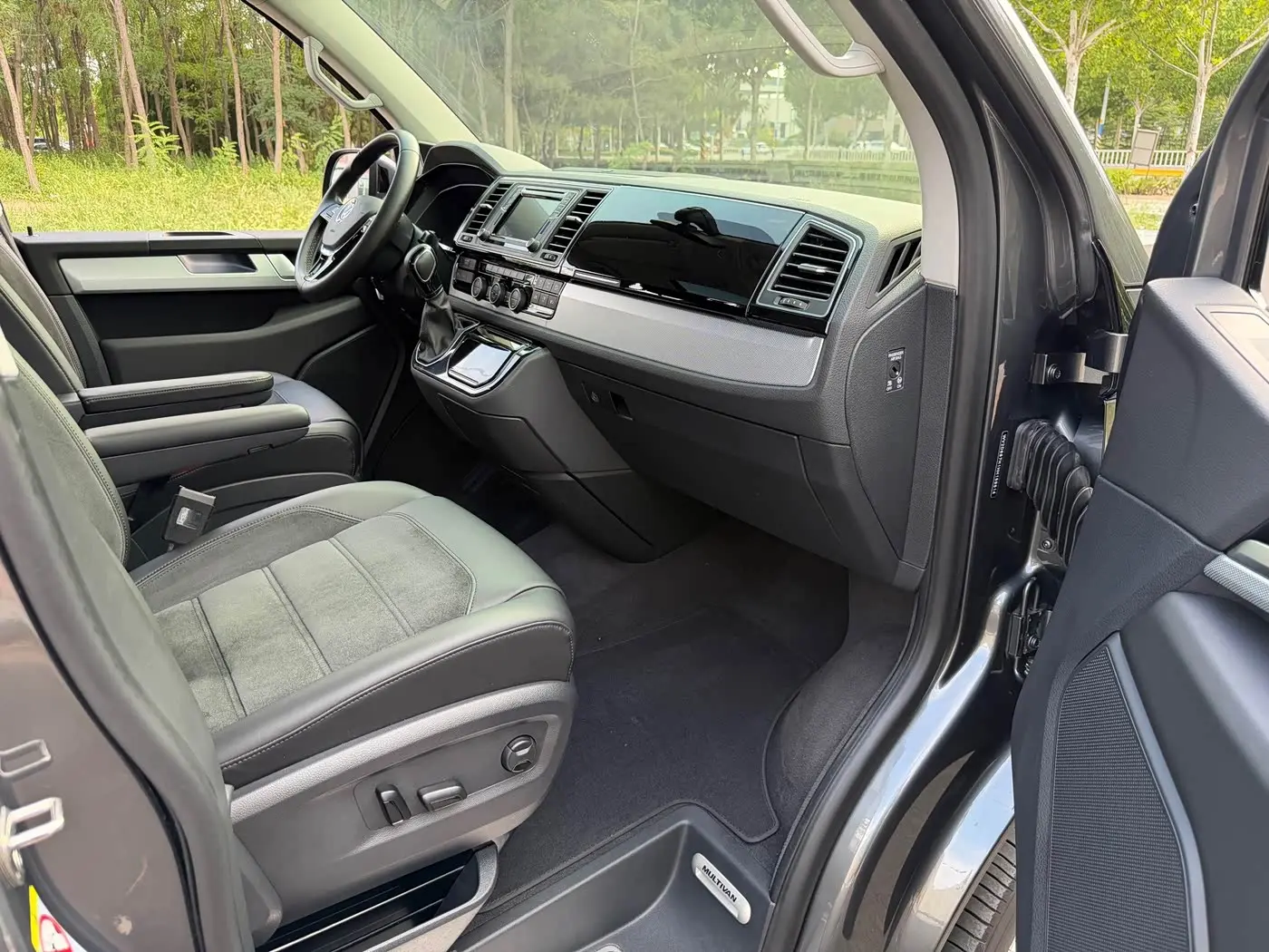 Volkswagen Multivan 2017 — Photo 13/20