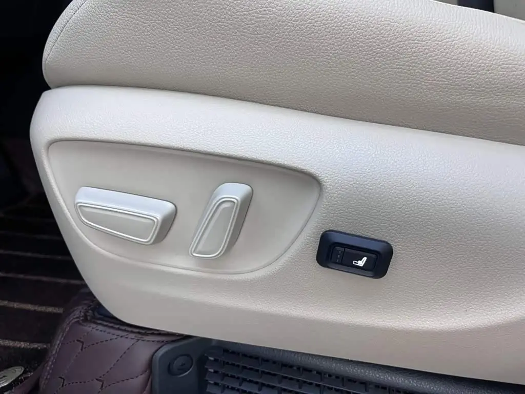 Toyota Granvia 2023 — Фото 15/20