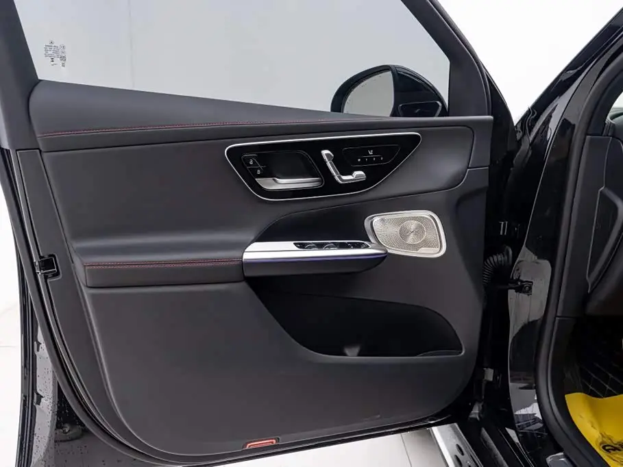 Mercedes-Benz GLC AMG 2025 — Photo 14/20