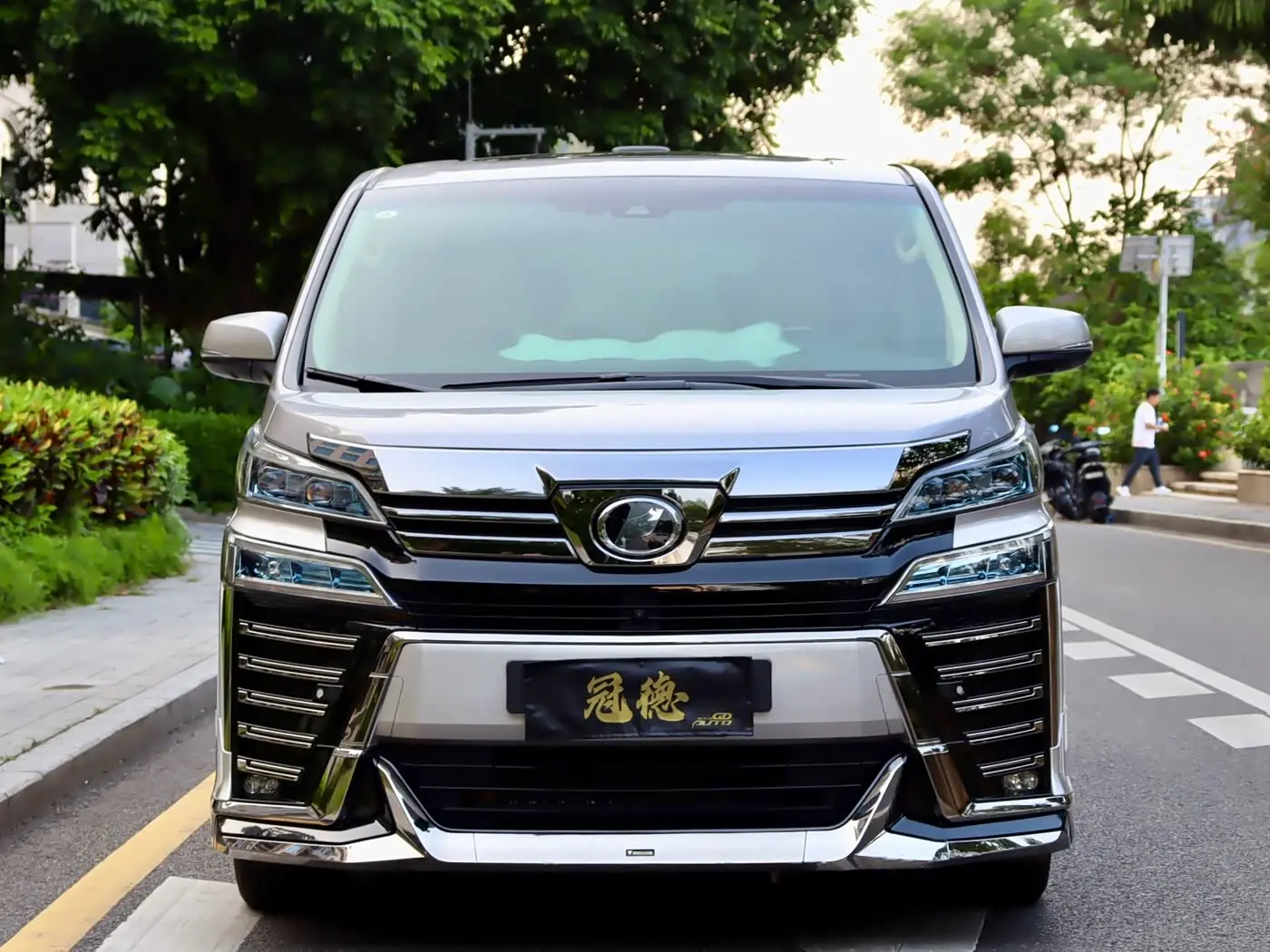 Toyota Vellfire 2020 — Photo 2/19
