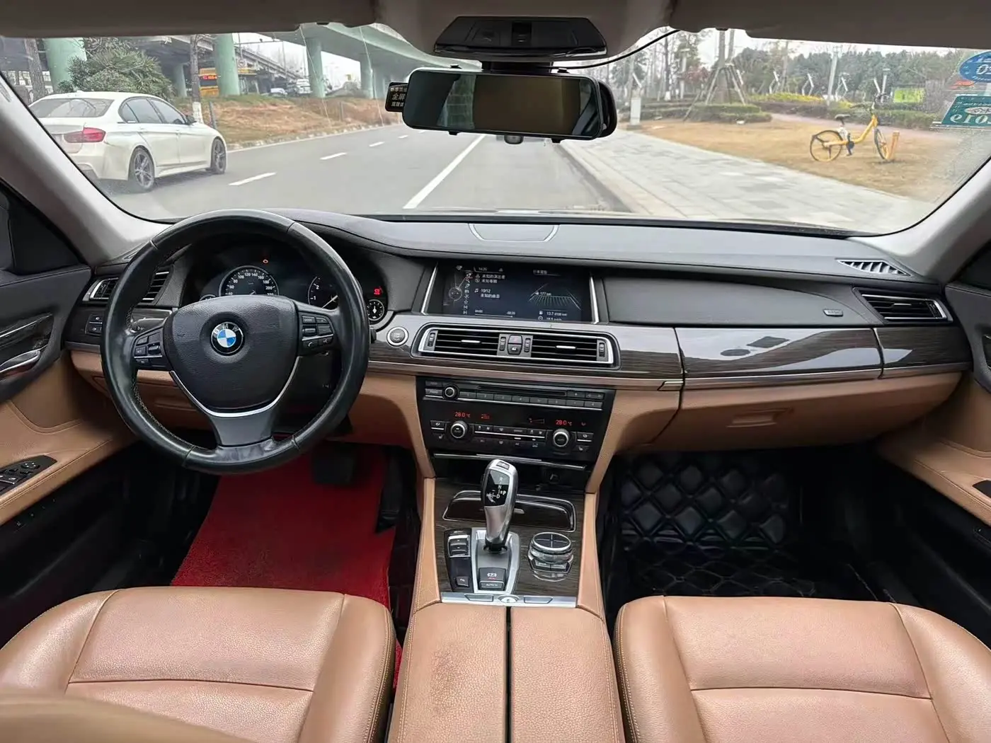 BMW 7 Series 2013 — Фото 14/17