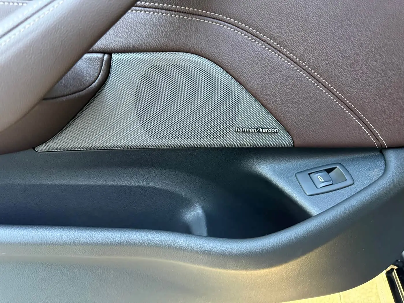 BMW 5 Series 2023 — Photo 19/20