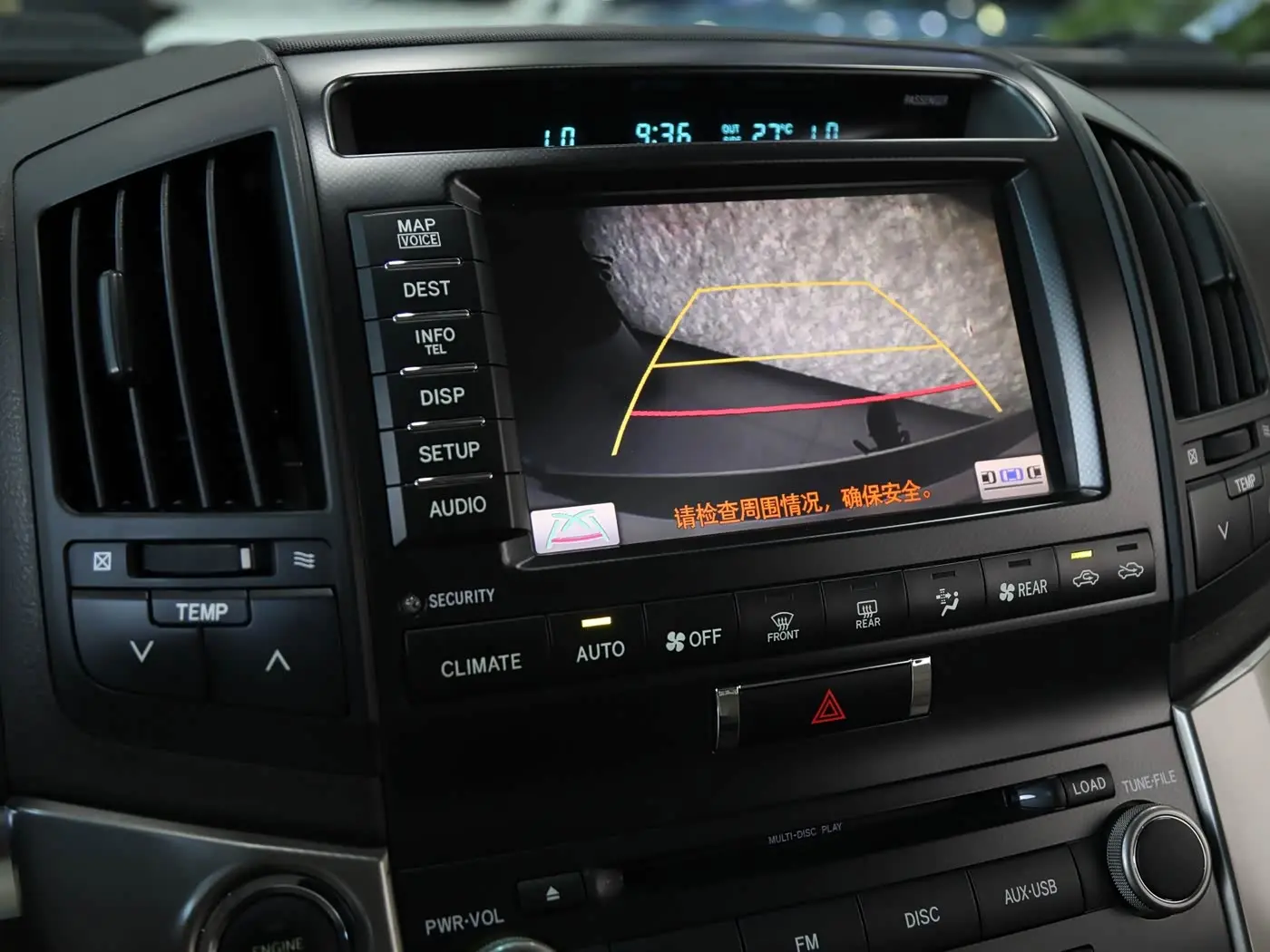 Toyota Land Cruiser 2011 — Photo 10/17