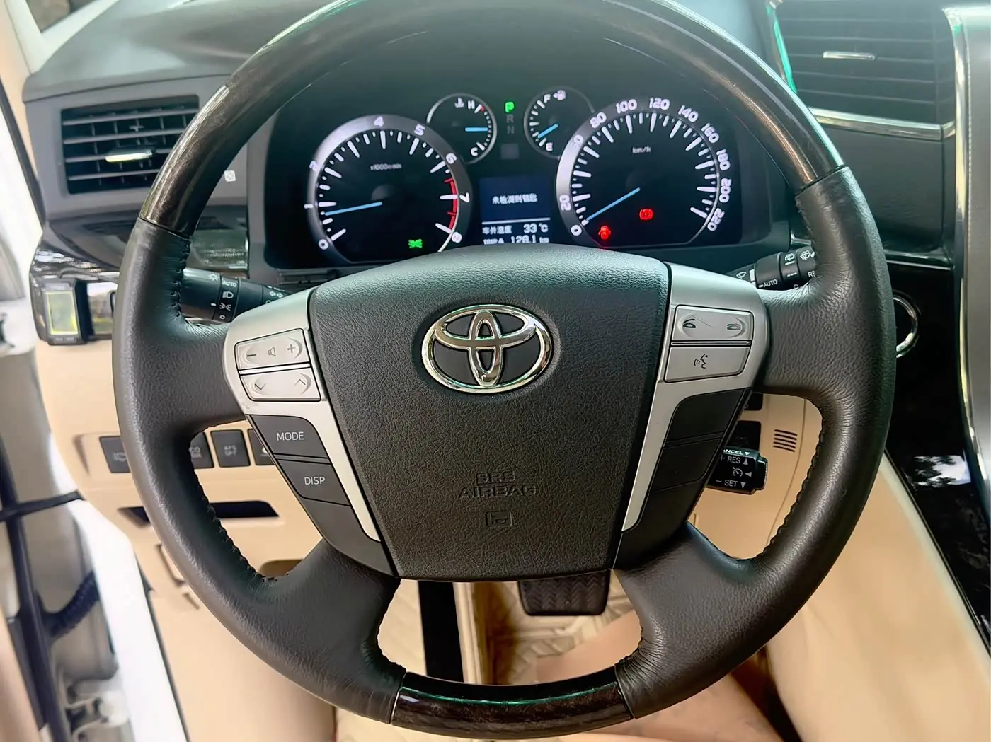 Toyota Alphard 2015 — Photo 16/20