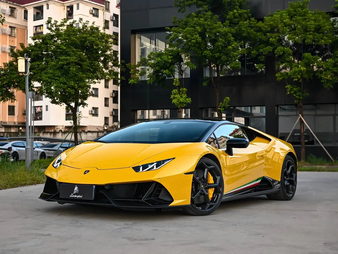 Lamborghini Huracán 2020 — Фото 1/18