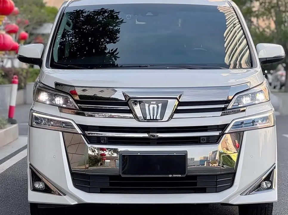 Toyota Vellfire 2021 — Photo 2/12
