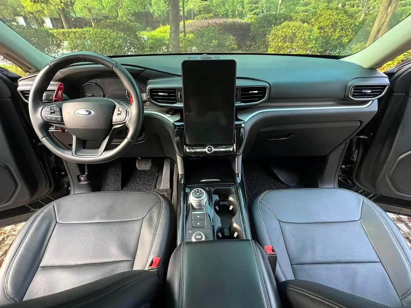 Ford Explorer 2021 — Photo 10/19