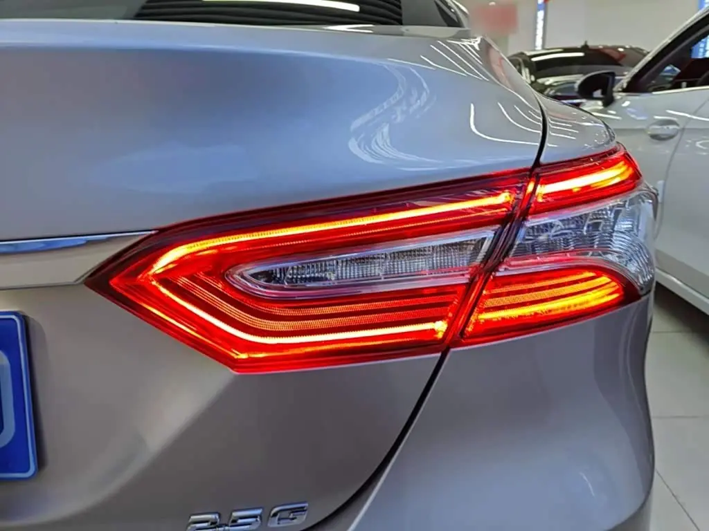 Toyota Camry 2022 — Şəkil 8/20