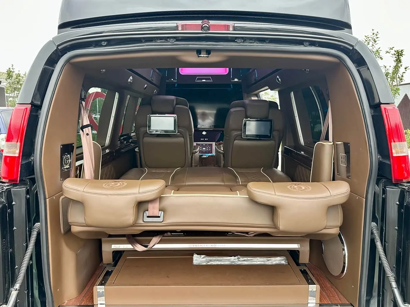 GMC Savana 2018 — Фото 16/18