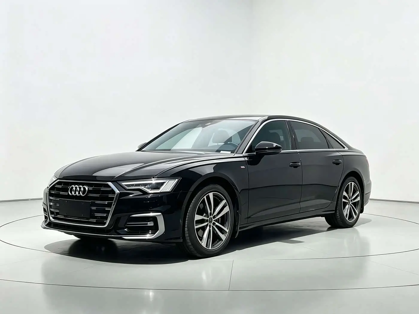 Audi A6L 2024 — Фото 1/10