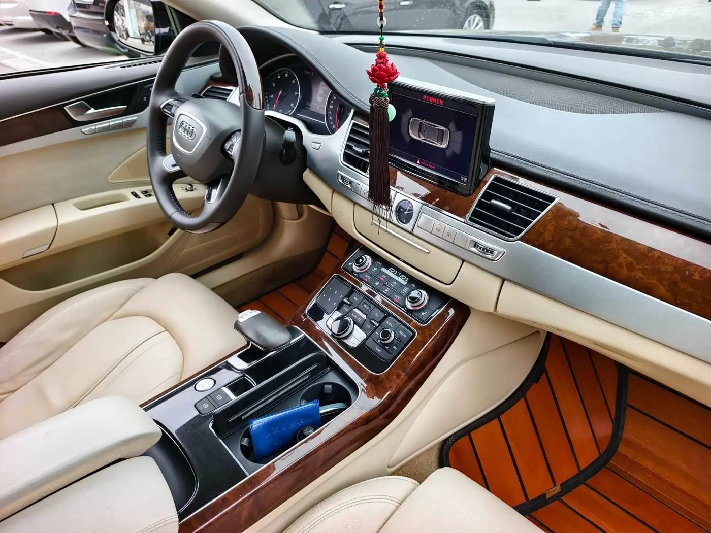 Audi A8 2013 — Photo 17/20