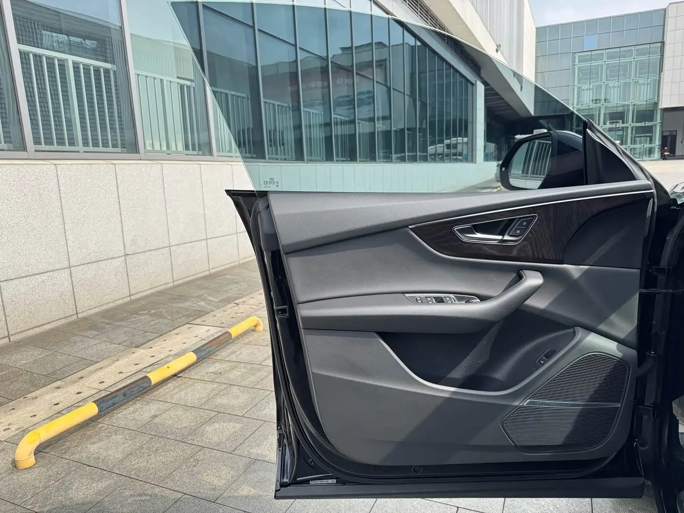 Audi Q8 2021 — Photo 6/17