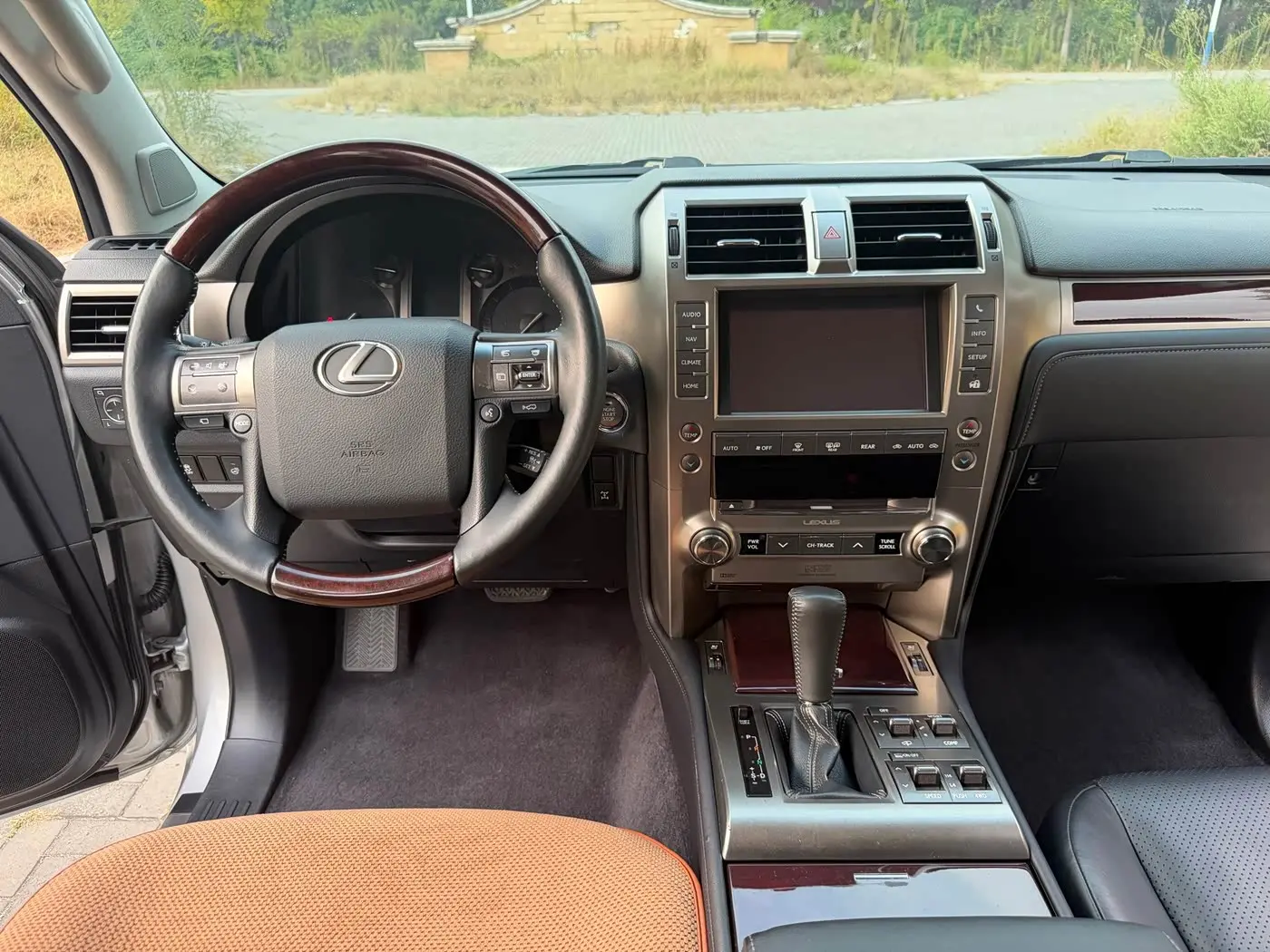 Lexus GX 2014 — Photo 17/20