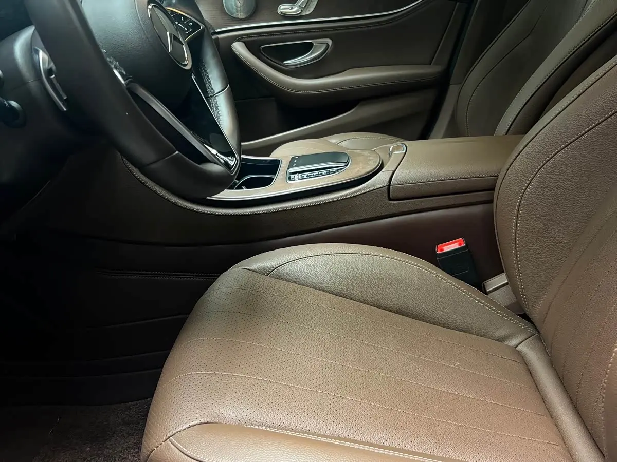 Mercedes-Benz E-Class 2023 — Фото 3/10