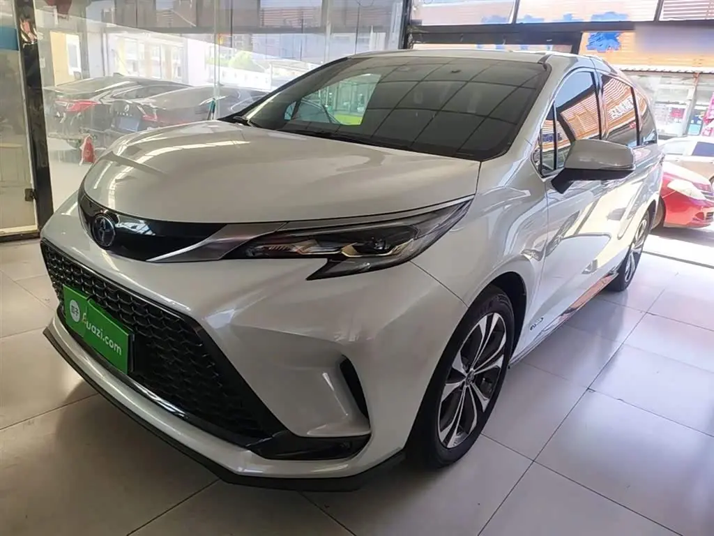 Toyota Granvia 2023 — Photo 1/20