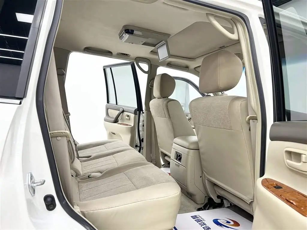 Toyota Land Cruiser 2006 — Photo 8/20