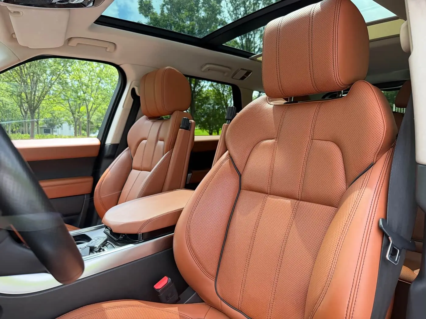Land Rover Range Rover Sport 2016 — Photo 4/10