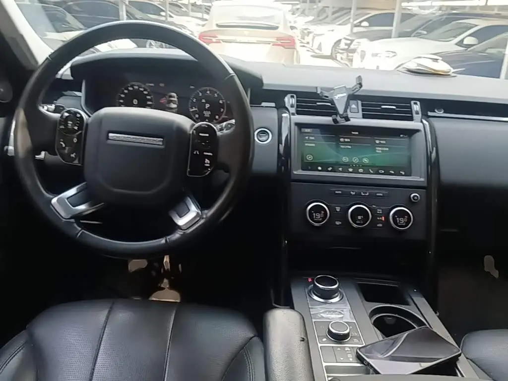 Land Rover Discovery 2021 — ფოტო 6/20