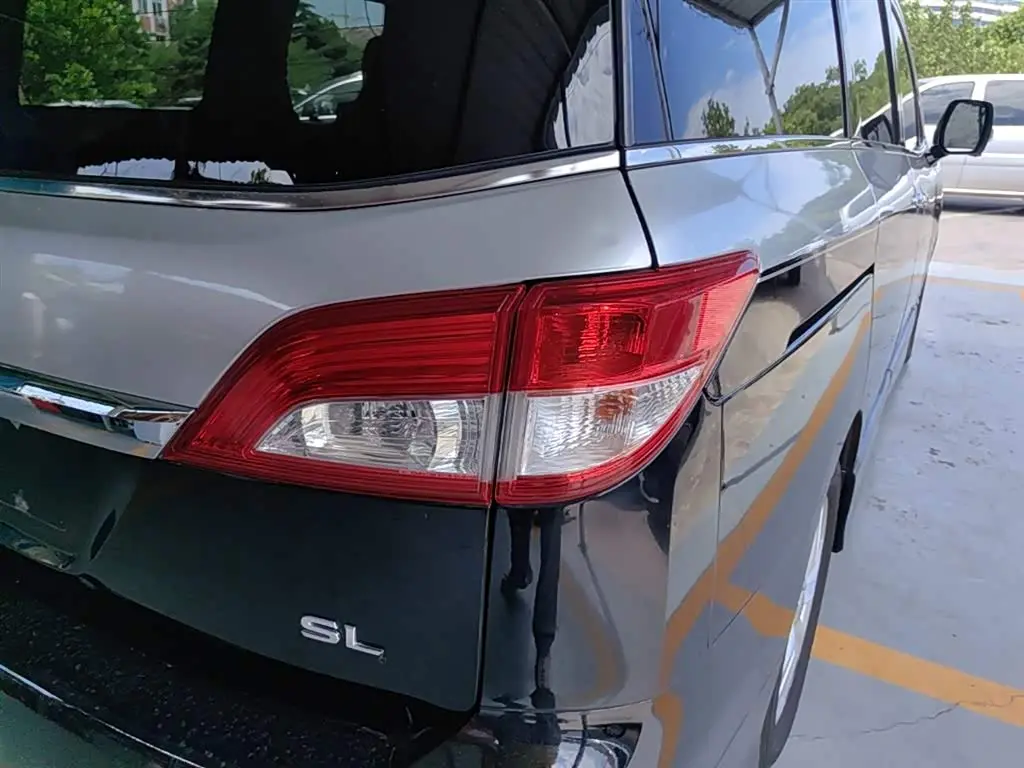 Nissan Quest 2017 — Фото 8/20