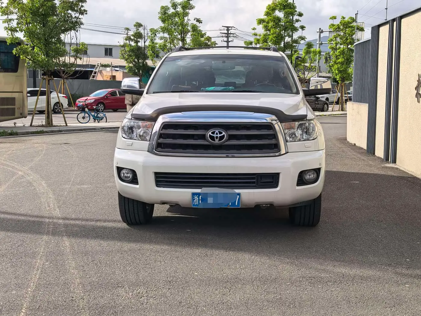 Toyota Sequoia 2014 — Photo 2/11