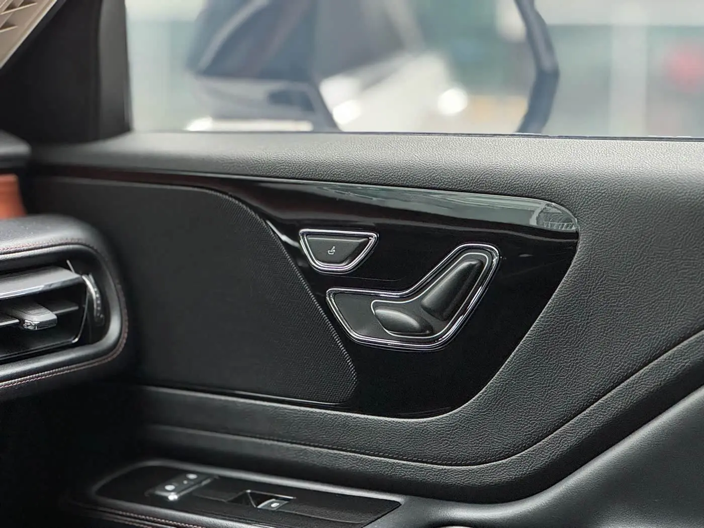 Lincoln Aviator 2020 — Фото 11/16