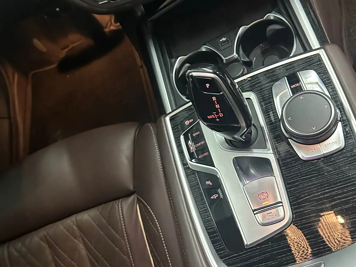 BMW 7 Series 2019 — Photo 6/19