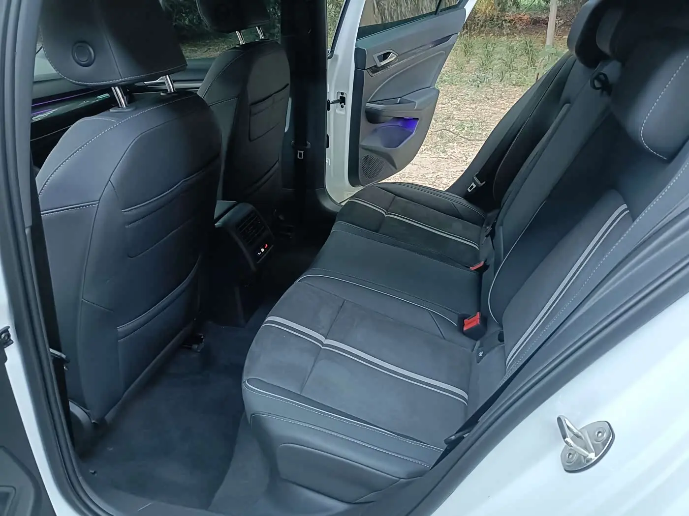 Volkswagen Golf 2024 — Photo 8/14