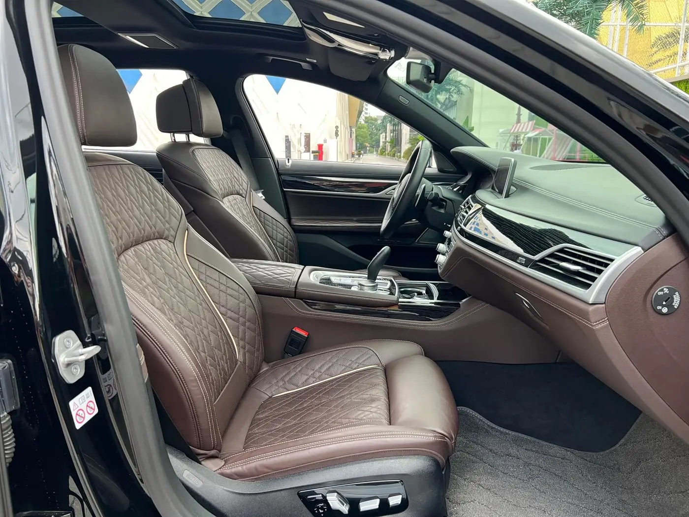 BMW 7 Series 2020 — Photo 12/20