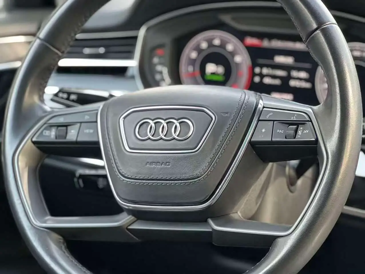 Audi A8 2019 — Şəkil 11/16