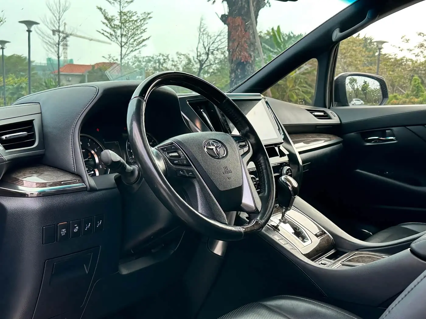 Toyota Alphard 2019 — Şəkil 10/18