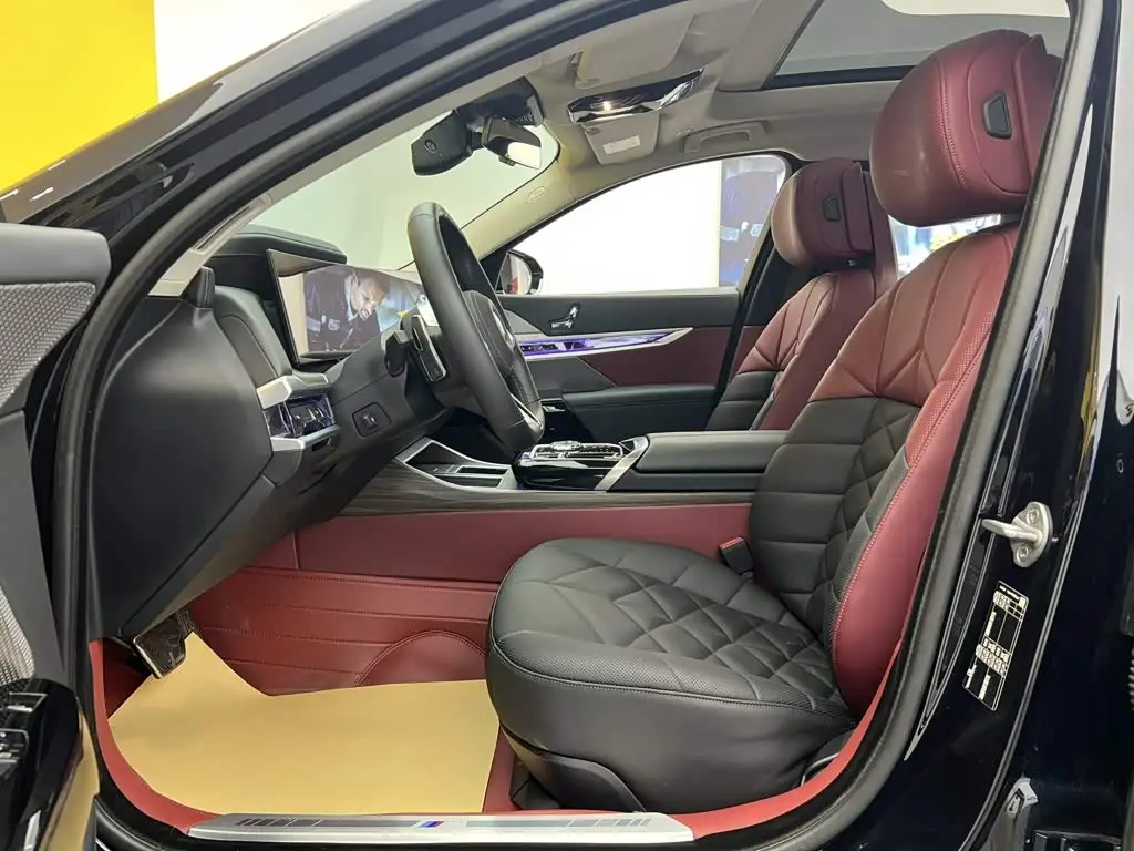 BMW 7 Series 2024 — Photo 19/20