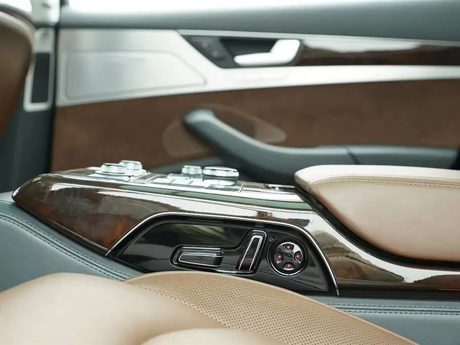 Audi A8 2014 — Photo 20/20