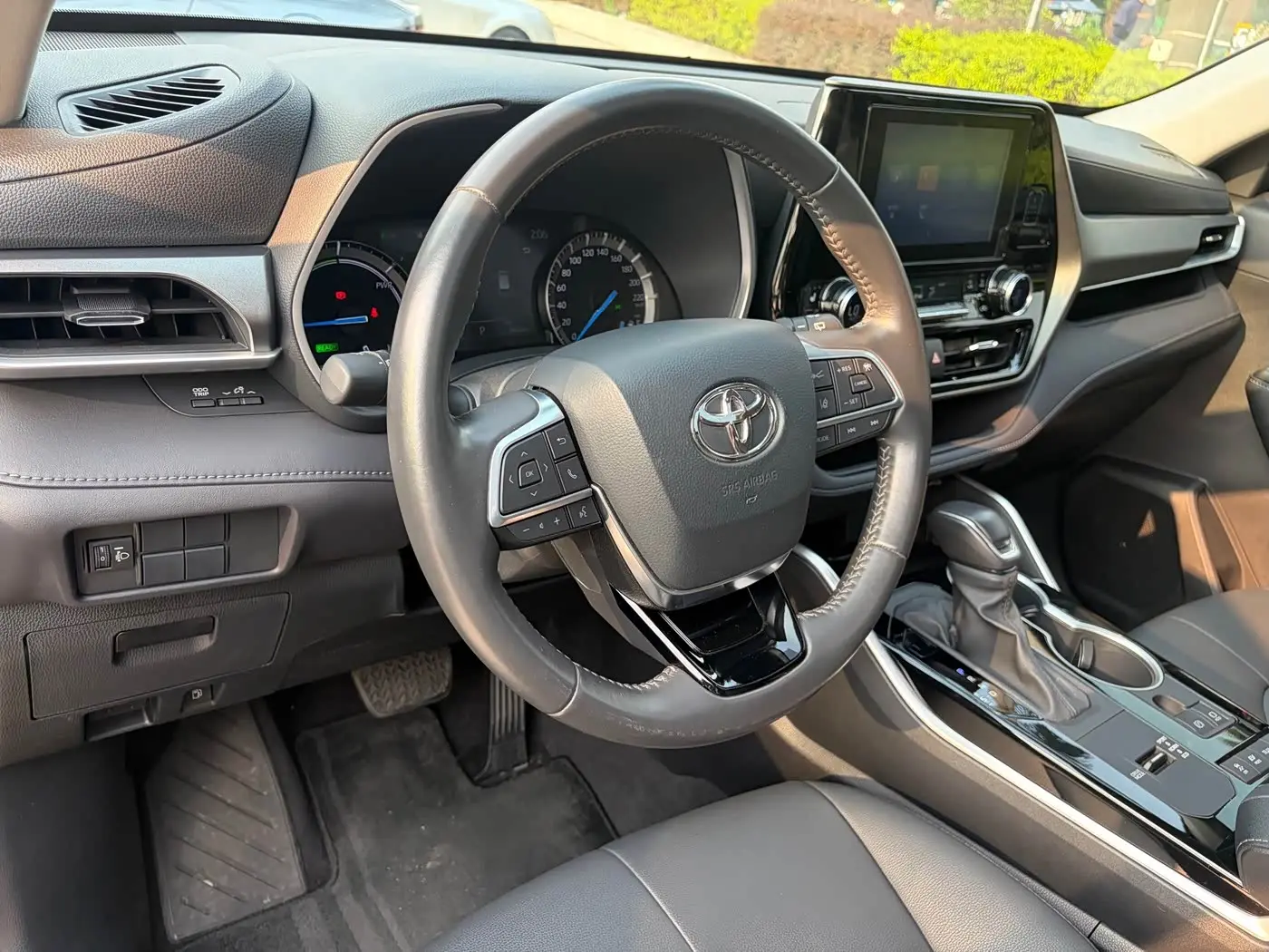 Toyota Highlander 2023 — Photo 11/20
