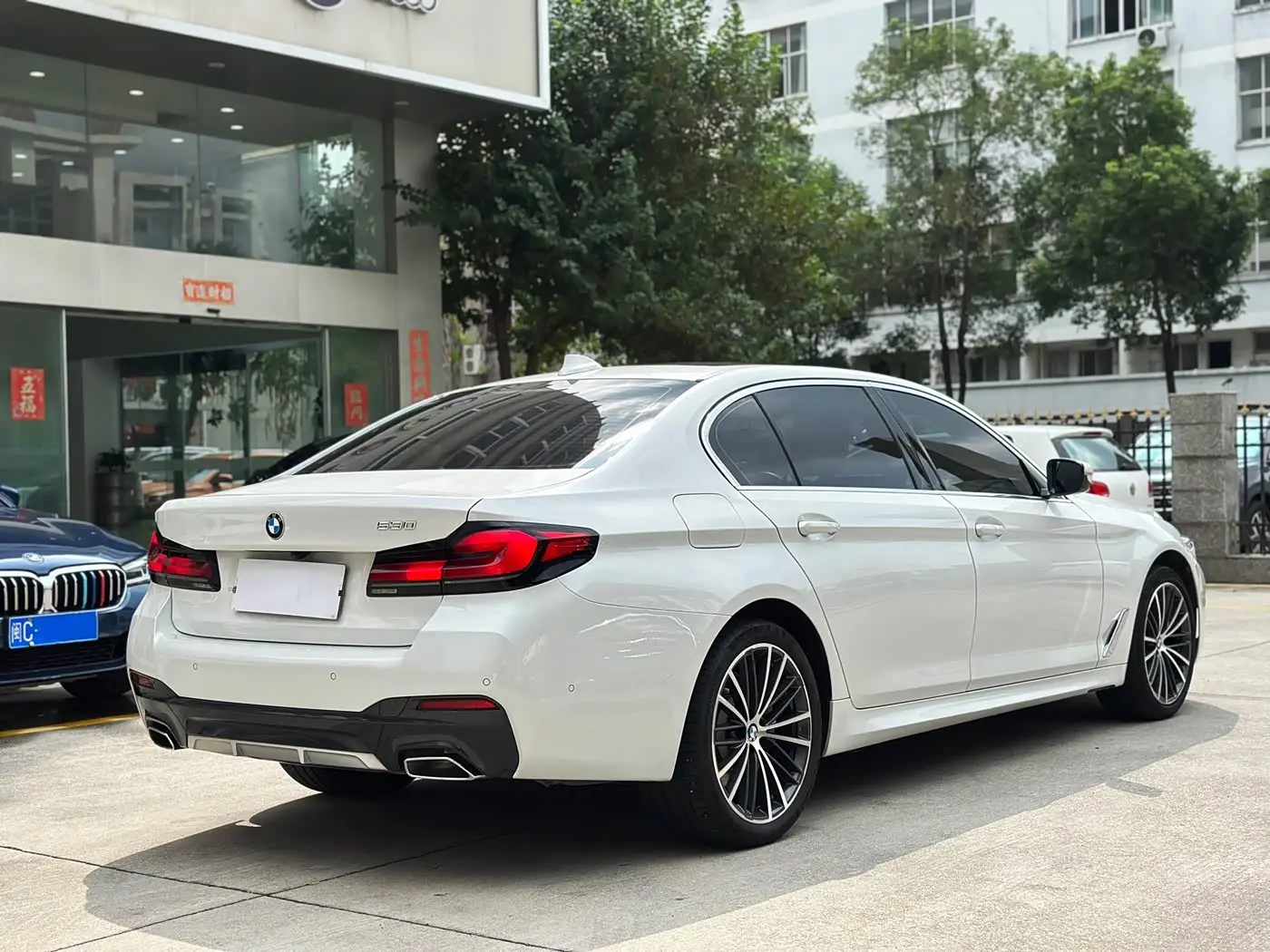 BMW 5 Series 2023 — Фото 6/13