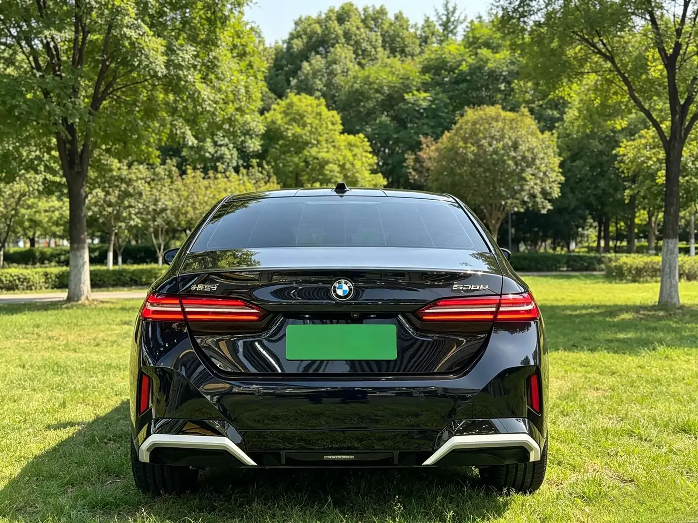 BMW 5 Series 2025 — Photo 7/15
