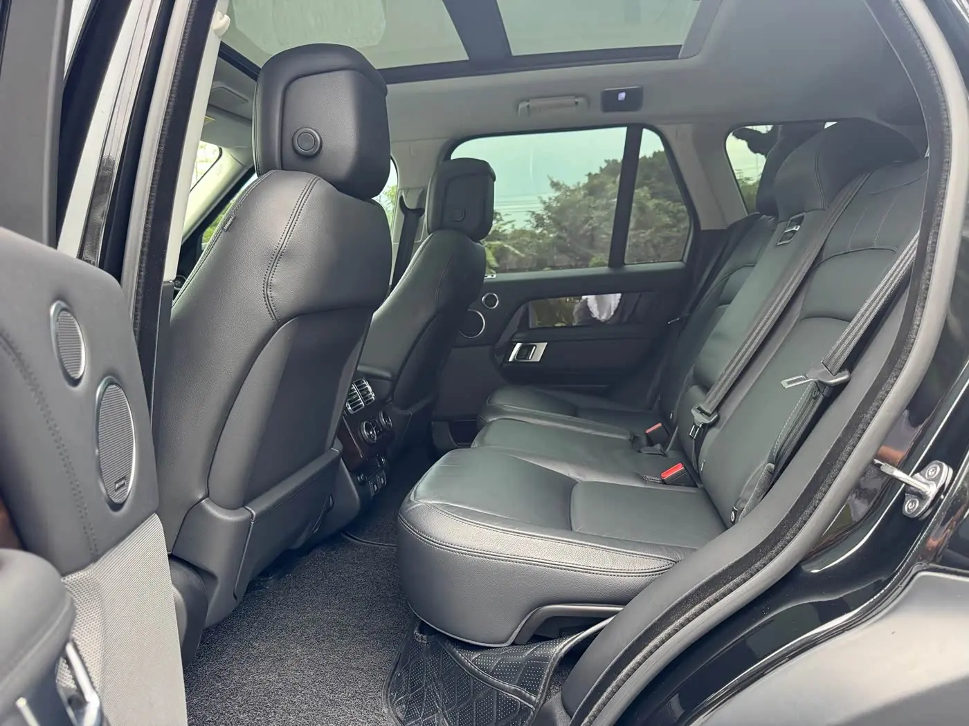 Land Rover Range Rover 2021 — Photo 17/17