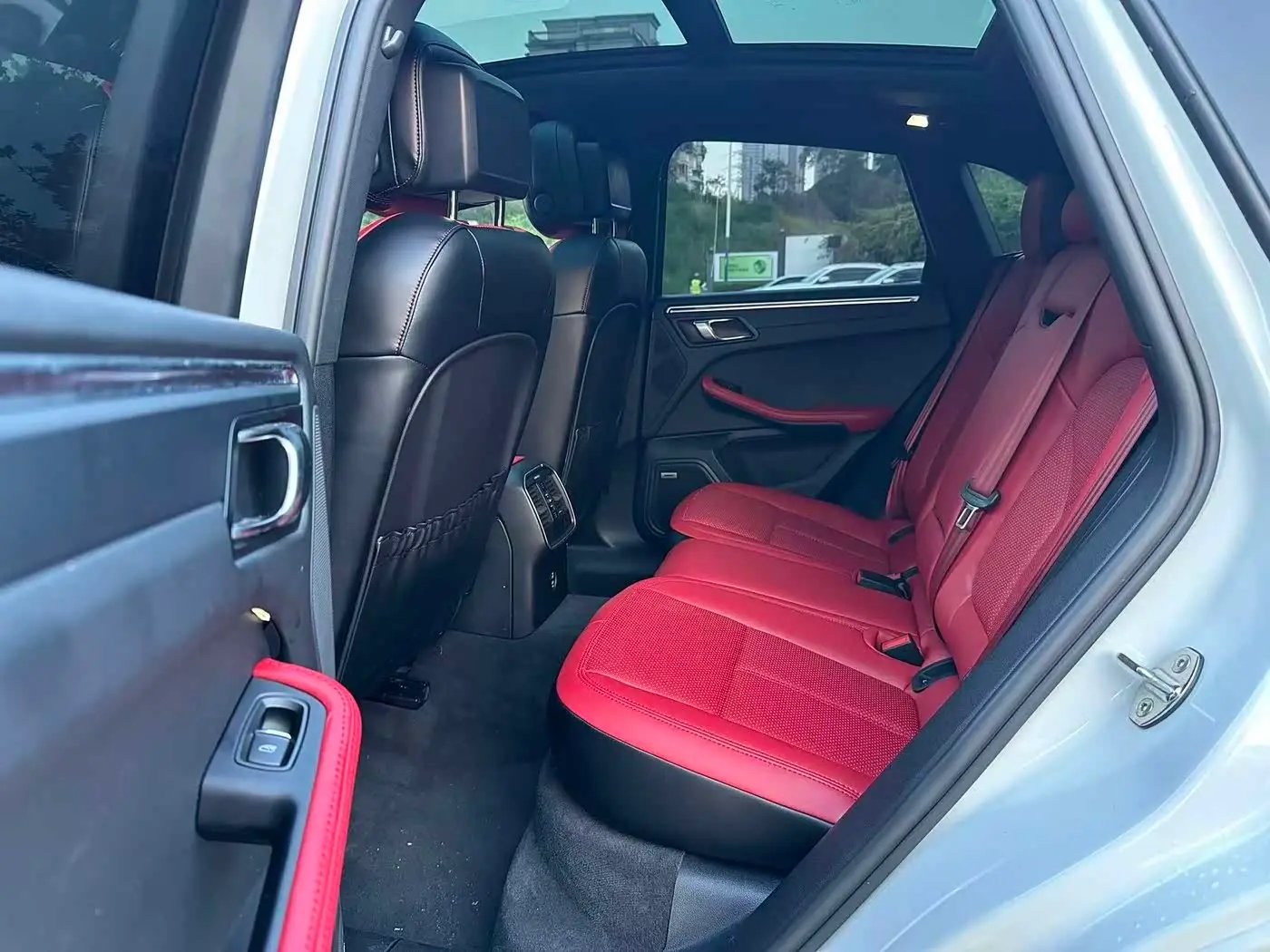 Porsche Macan 2022 — Photo 5/16