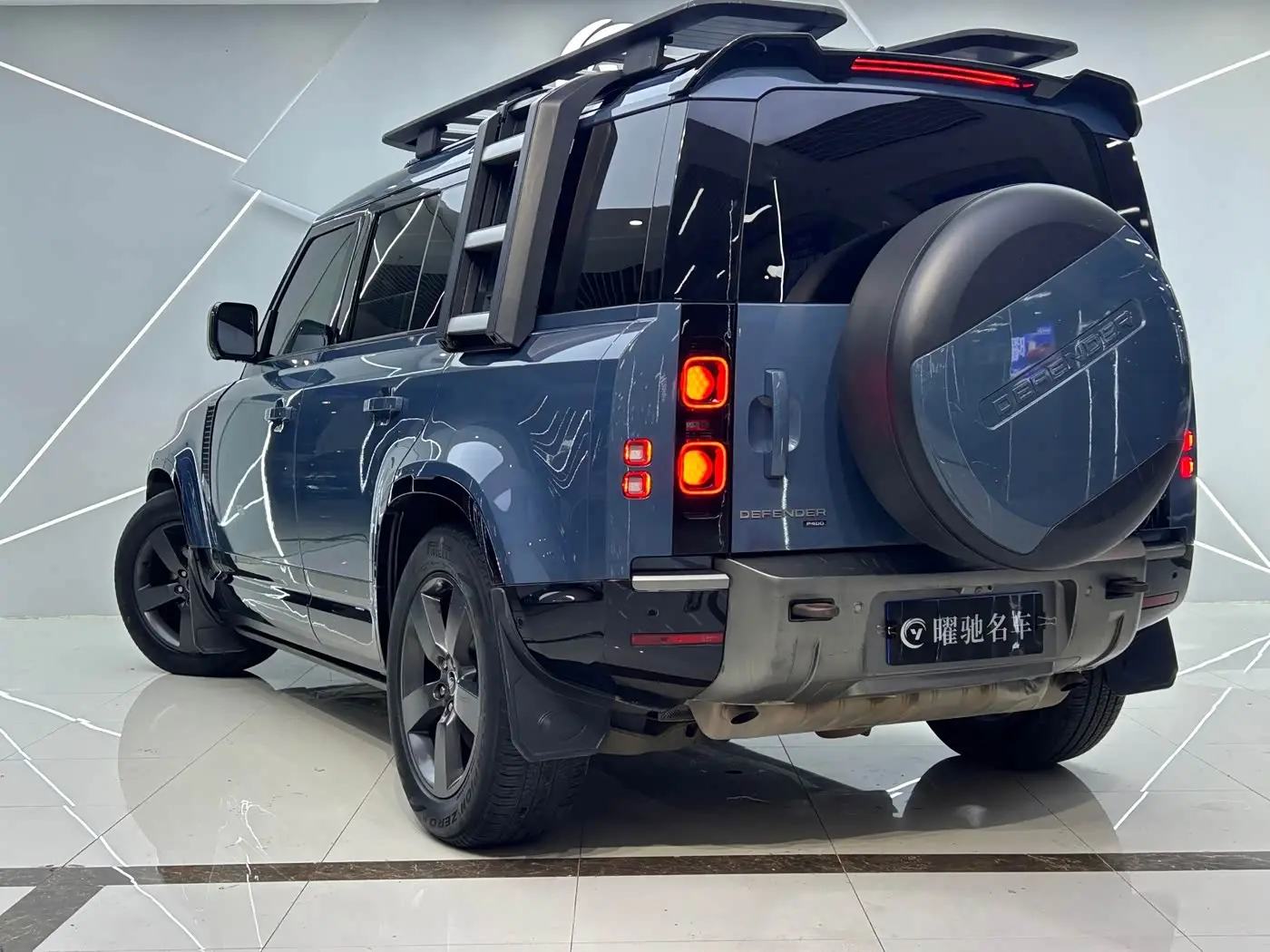 Land Rover Defender 2021 — Фото 4/18