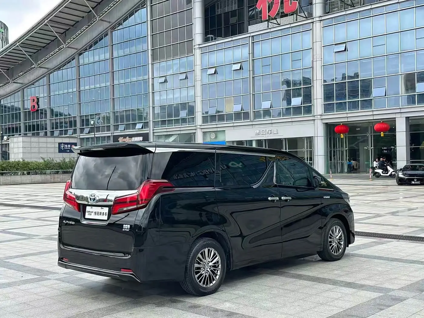 Toyota Alphard 2019 — Photo 6/12