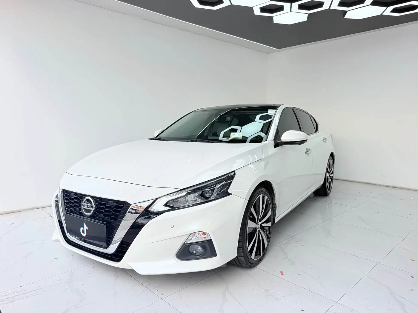 Nissan Teana 2023 — Фото 1/11