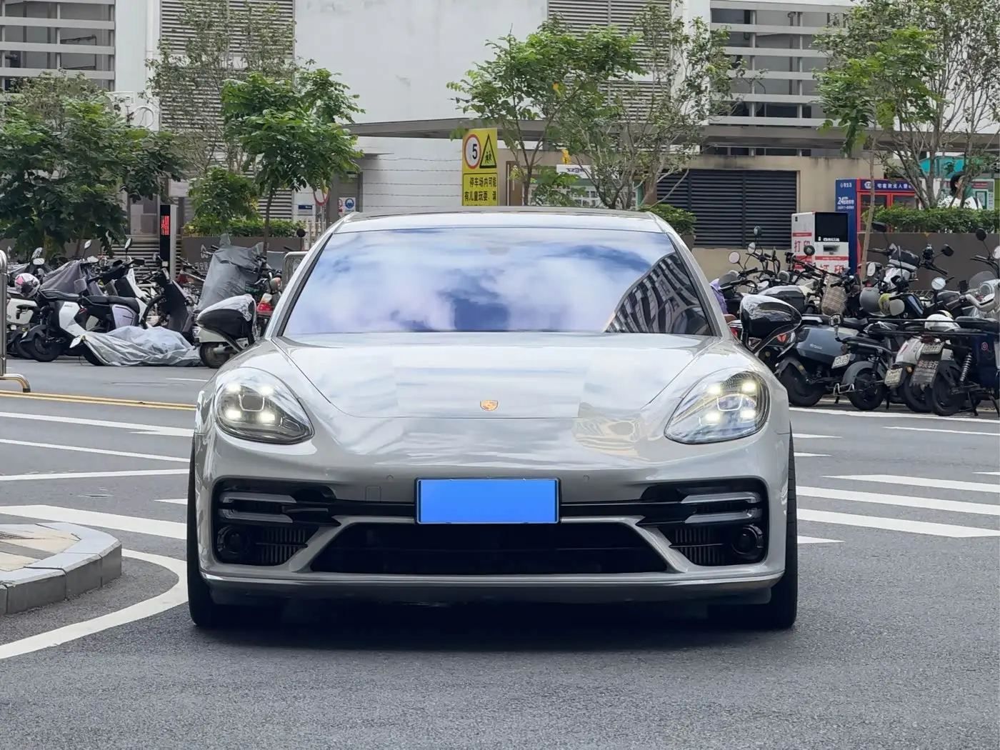 Porsche Panamera 2021 — Photo 2/20
