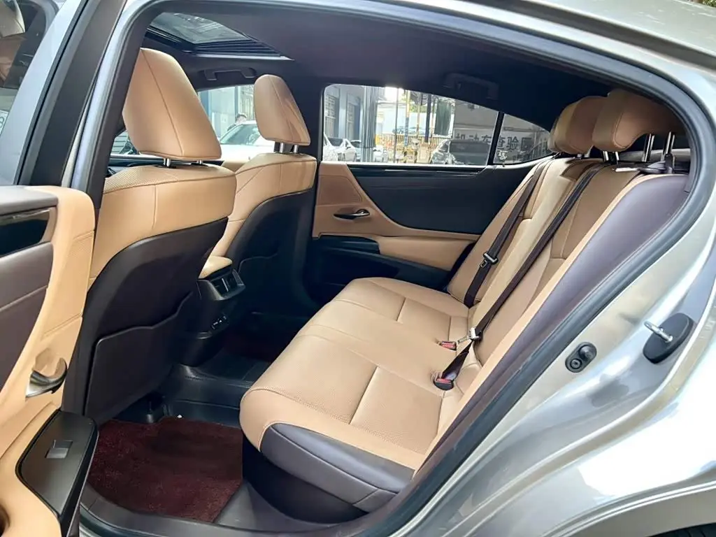 Lexus ES 2020 — Photo 5/10