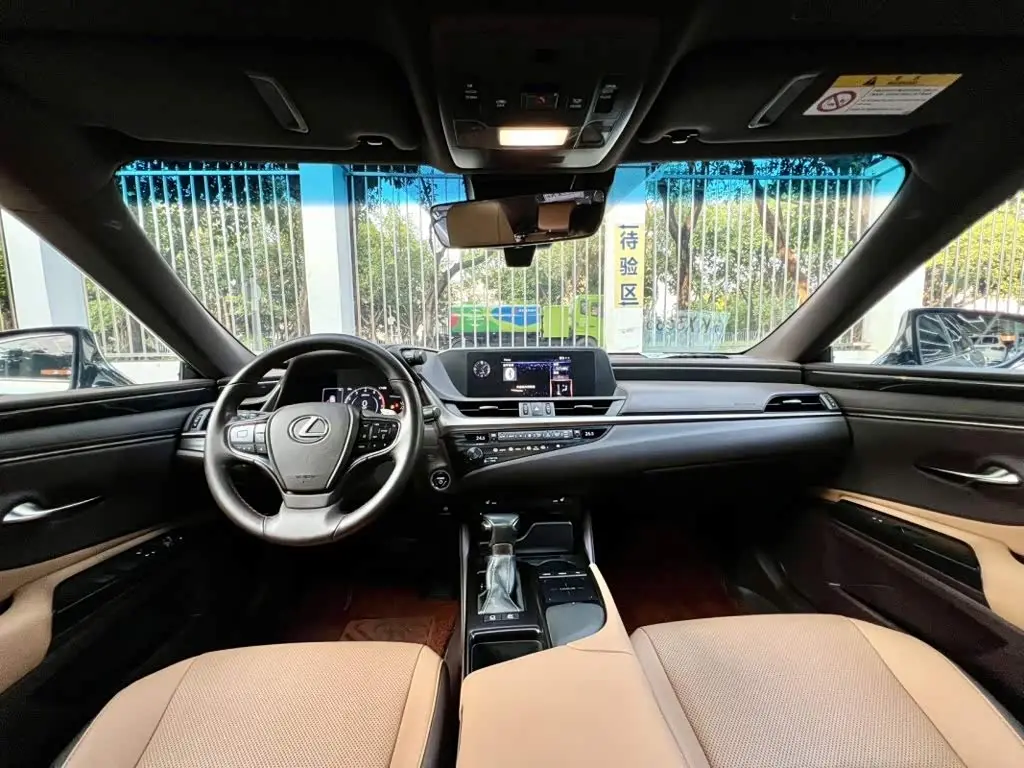 Lexus ES 2020 — Photo 7/10