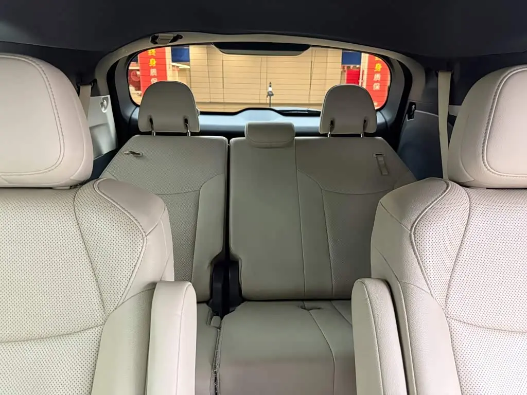 Toyota Granvia 2023 — Photo 8/15