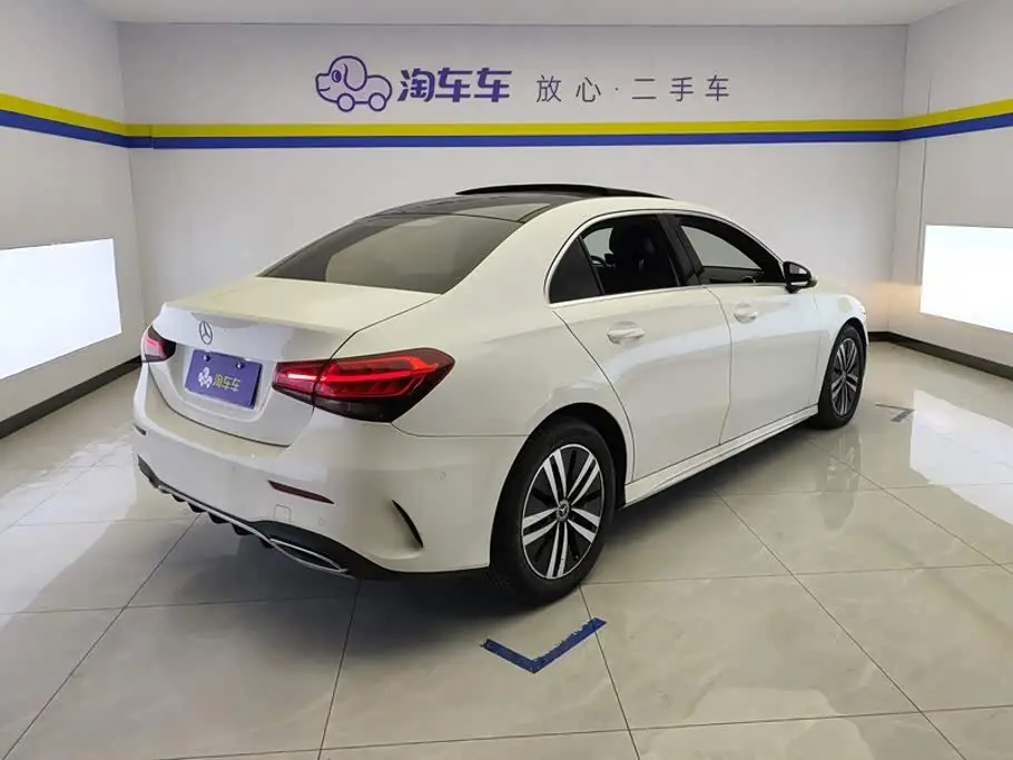 Mercedes-Benz A-Class 2019 — Фото 3/16