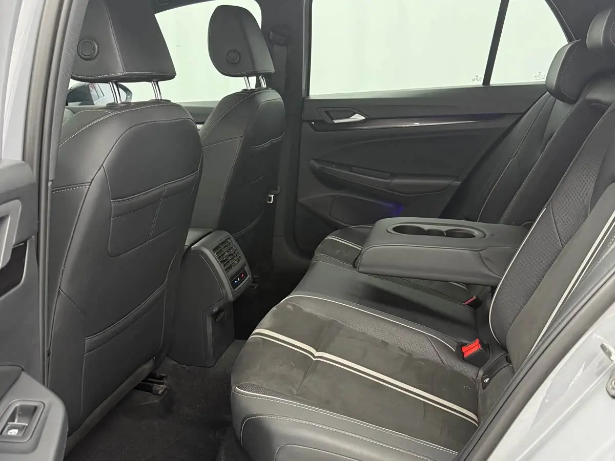 Volkswagen Golf 2022 — Photo 10/12