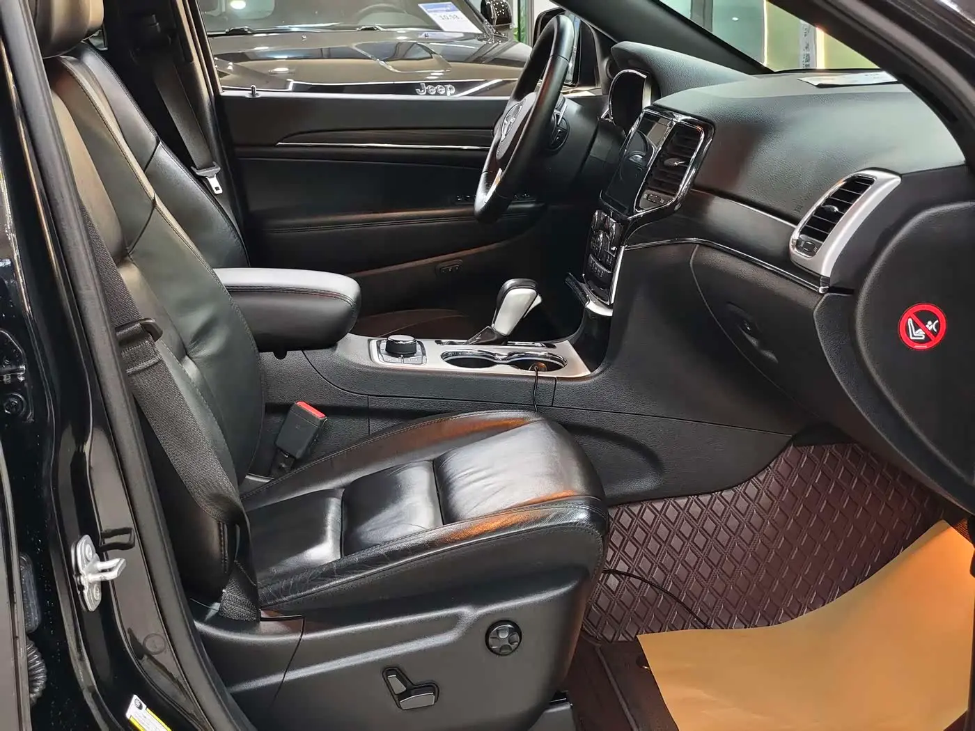 Jeep Grand Cherokee 2021 — Photo 11/20