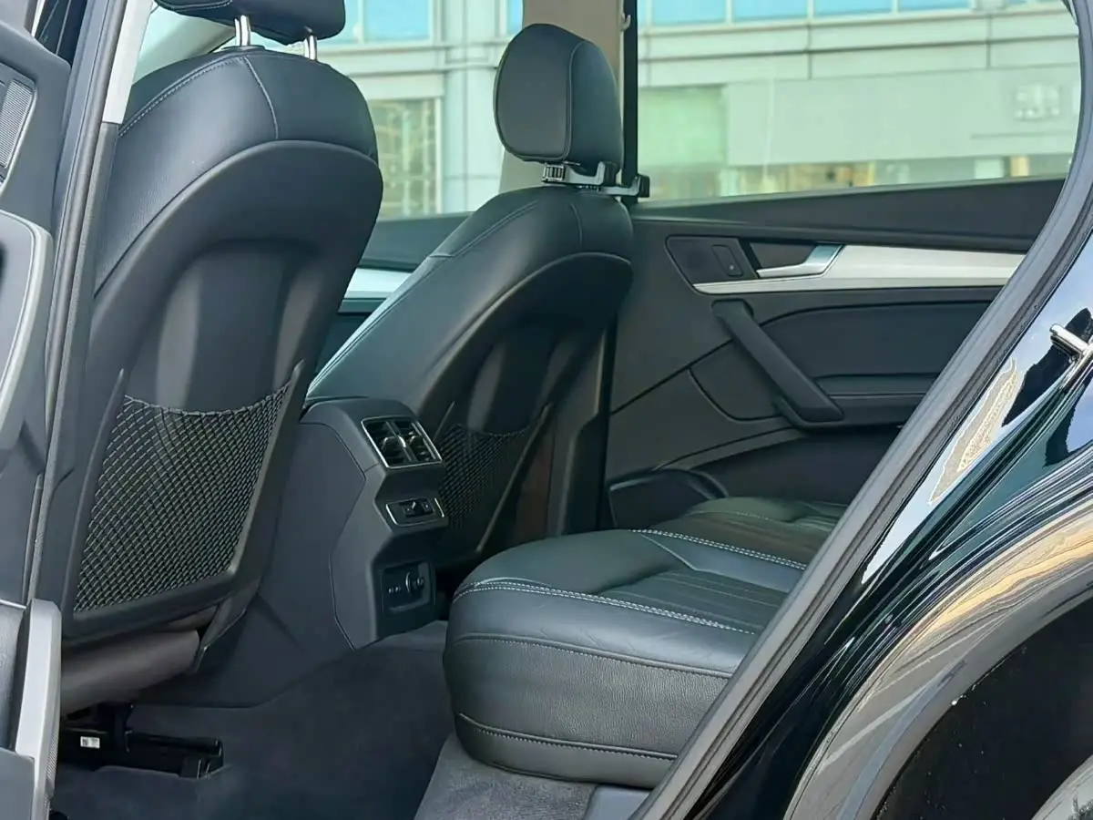Audi Q5L 2021 — Фото 6/9